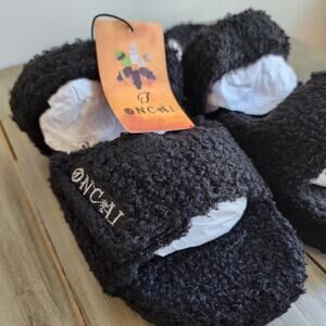 New ONCAI Black open Toe Footbed strap Slip on sandals Womans Size 8 NWT